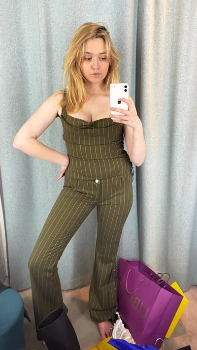 Aimee Lou Wood — Füße Foto 19