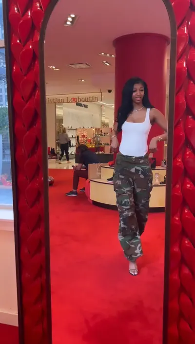 Angel Reese — Füße Foto 21
