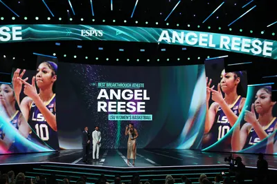 Angel Reese — Füße Foto 29