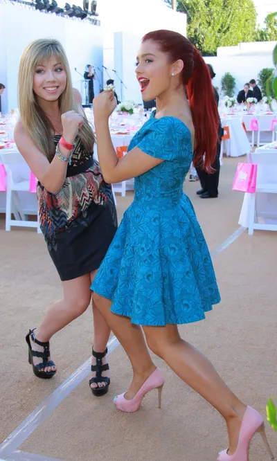 Ariana Grande — photo de pieds 13