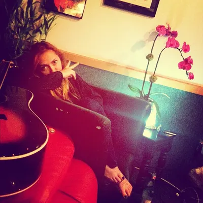Brandi Cyrus — feet photo 21