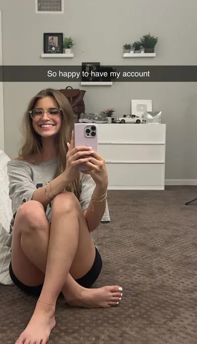 Brooke Monk — Füße Foto 35