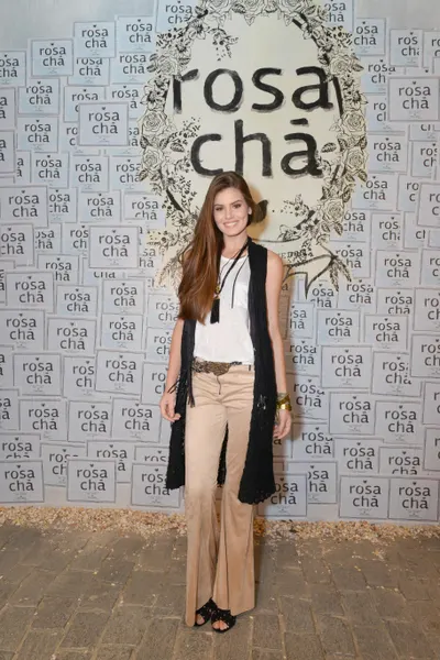 Camila Queiroz — Füße Foto 20