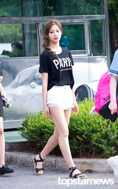 Chou Tzu-Yu — foto de pies 14