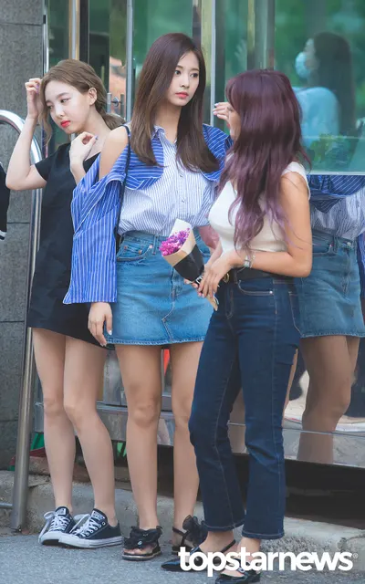 Chou Tzu-Yu — foto de pies 29