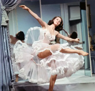 Cyd Charisse — Füße Foto 25
