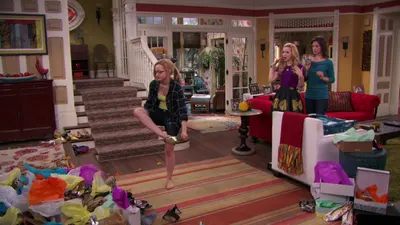 Dove Cameron — Füße Foto 15