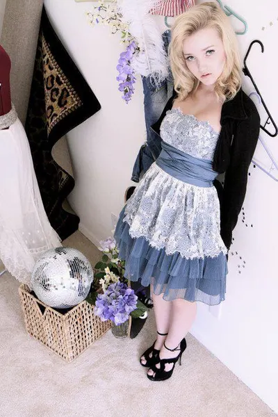 Dove Cameron — Füße Foto 19