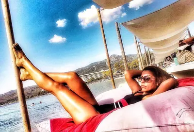 Eleni Tzavara — photo de pieds 23