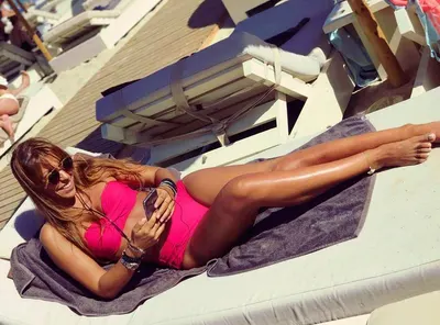Eleni Tzavara — photo de pieds 25