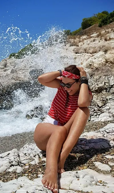 Eleni Tzavara — photo de pieds 14