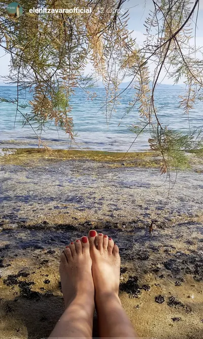 Eleni Tzavara — photo de pieds 20