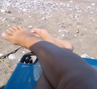 Eleni Tzavara — photo de pieds 21