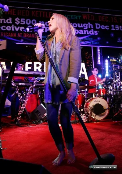 Emily Osment — Füße Foto 17