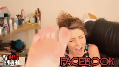 Grace Helbig — Füße Foto 30