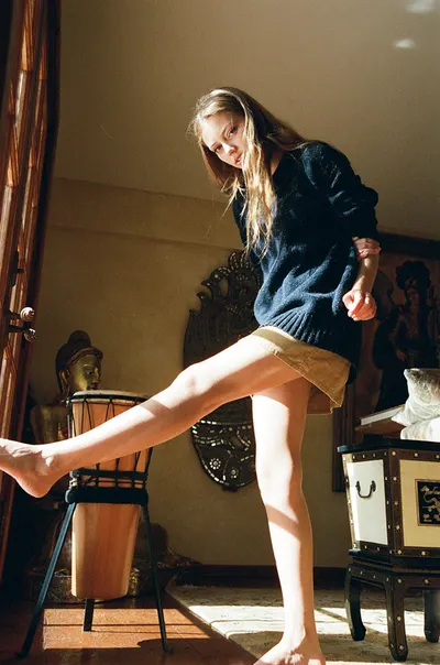 Grace Van Dien — Füße Foto 18