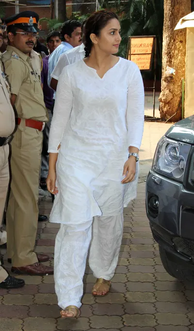 Huma Qureshi — foto de pies 26