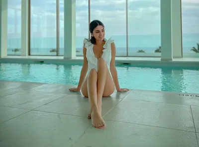 Ifigeneia Tzola — foto de pies 24