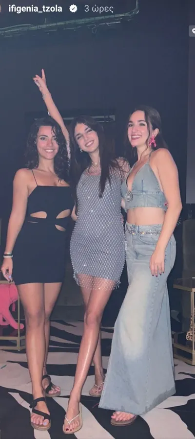 Ifigeneia Tzola — foto de pies 33
