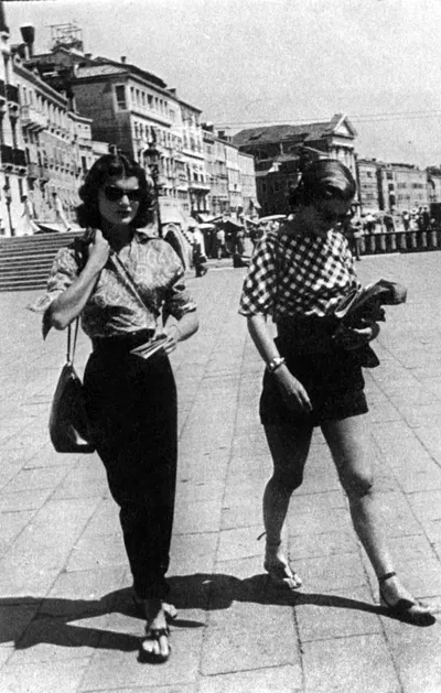 Jacqueline Kennedy Onassis — foto de pies 15