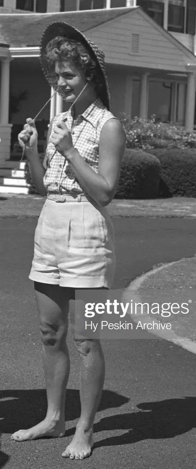 Jacqueline Kennedy Onassis — foto de pies 23