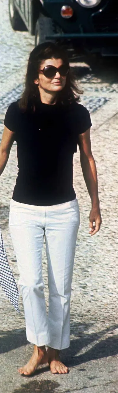 Jacqueline Kennedy Onassis — foto de pies 34