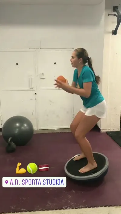 Jelena Ostapenko — Füße Foto 16