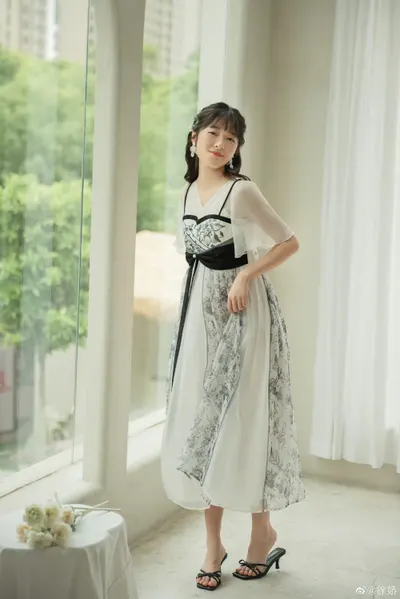 Jiao Xu — Füße Foto 34