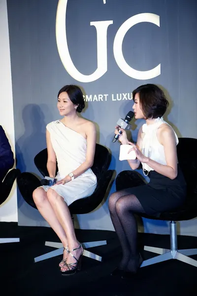 Jinglei Xu — Füße Foto 17