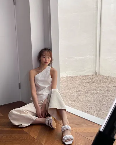 Kim Chae-won — feet photo 14