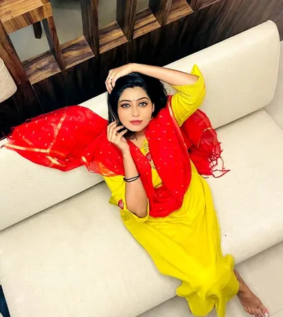 Kuhasini Gnanaseggaran — foto de pies 14