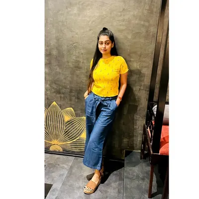 Kuhasini Gnanaseggaran — foto de pies 15