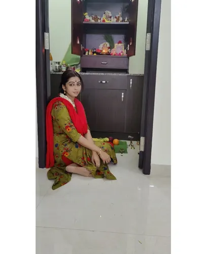 Kuhasini Gnanaseggaran — foto de pies 17