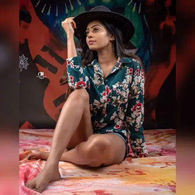 Kuhasini Gnanaseggaran — foto de pies 22