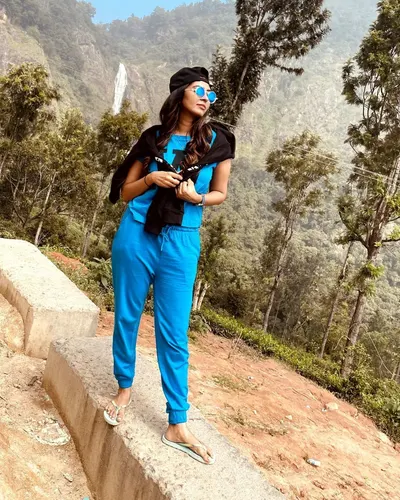 Kuhasini Gnanaseggaran — foto de pies 31
