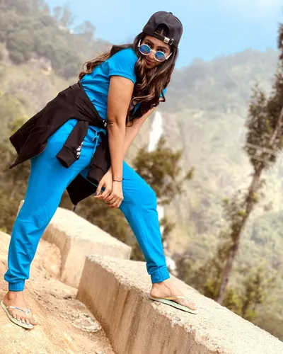 Kuhasini Gnanaseggaran — foto de pies 32