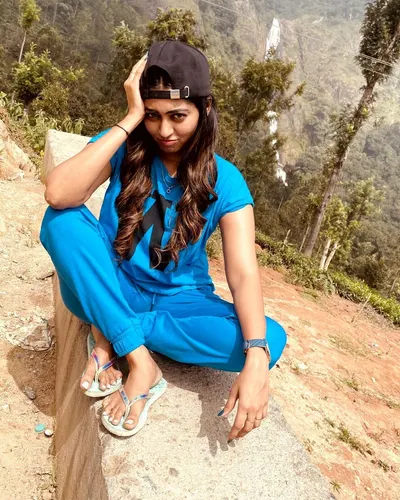 Kuhasini Gnanaseggaran — foto de pies 33