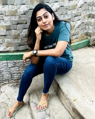 Kuhasini Gnanaseggaran — foto de pies 40