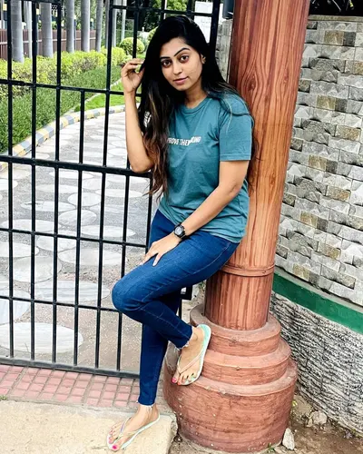 Kuhasini Gnanaseggaran — foto de pies 42