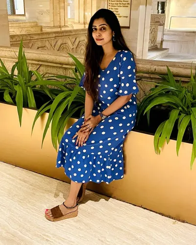 Kuhasini Gnanaseggaran — foto de pies 45