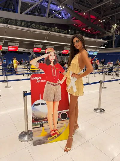 Laura Gnjatović — Füße Foto 36