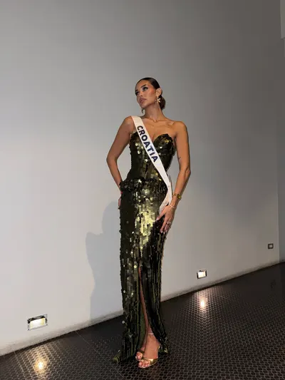 Laura Gnjatović — Füße Foto 39