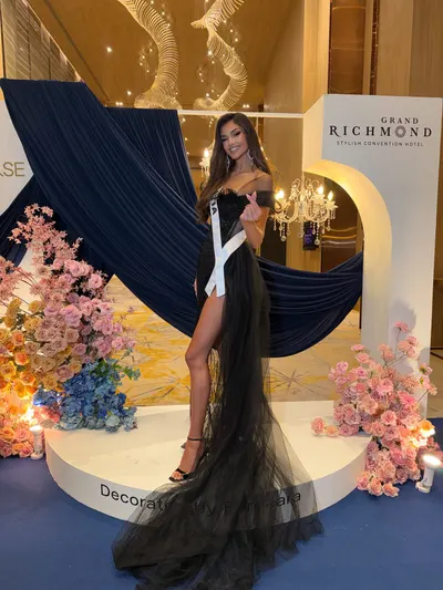 Laura Gnjatović — Füße Foto 46
