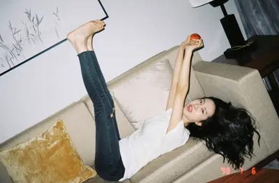 Lingyue Xu — foto de pies 16