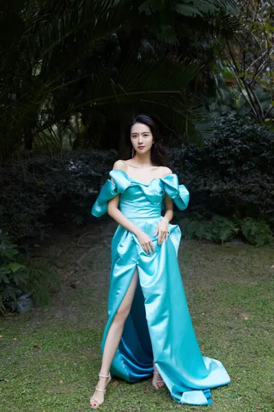 Lingyue Xu — foto de pies 18