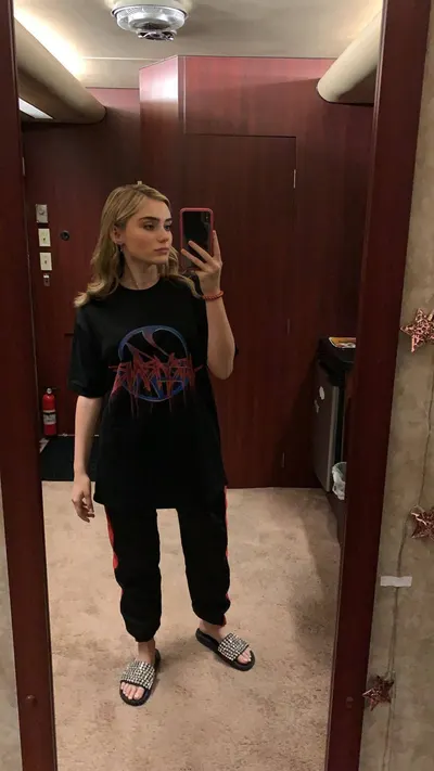 Meg Donnelly — foto de pies 18