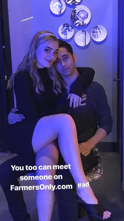Meg Donnelly — foto de pies 19