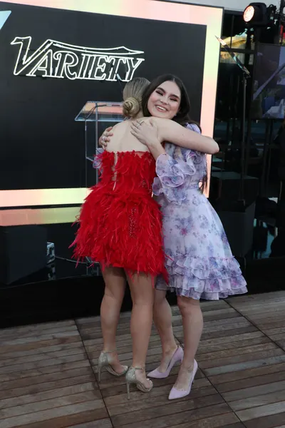 Meg Donnelly — foto de pies 40