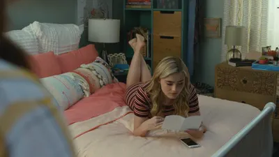 Meg Donnelly — foto de pies 42