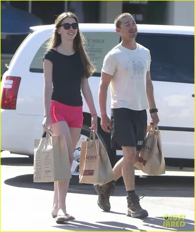 Mia Goth — Füße Foto 24